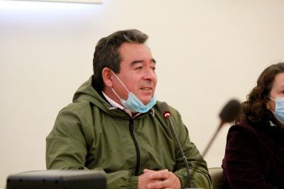 El dirigente del Sindicato de Pescadores de Puerto Maguillines de Constitución, José Osses, sostuvo que “Es muy importante para la pesca artesanal resaltar lo que está haciendo la Universidad con nosotros, inculcarnos información en la parte científica, que justamente es la que nosotros no tenemos”.