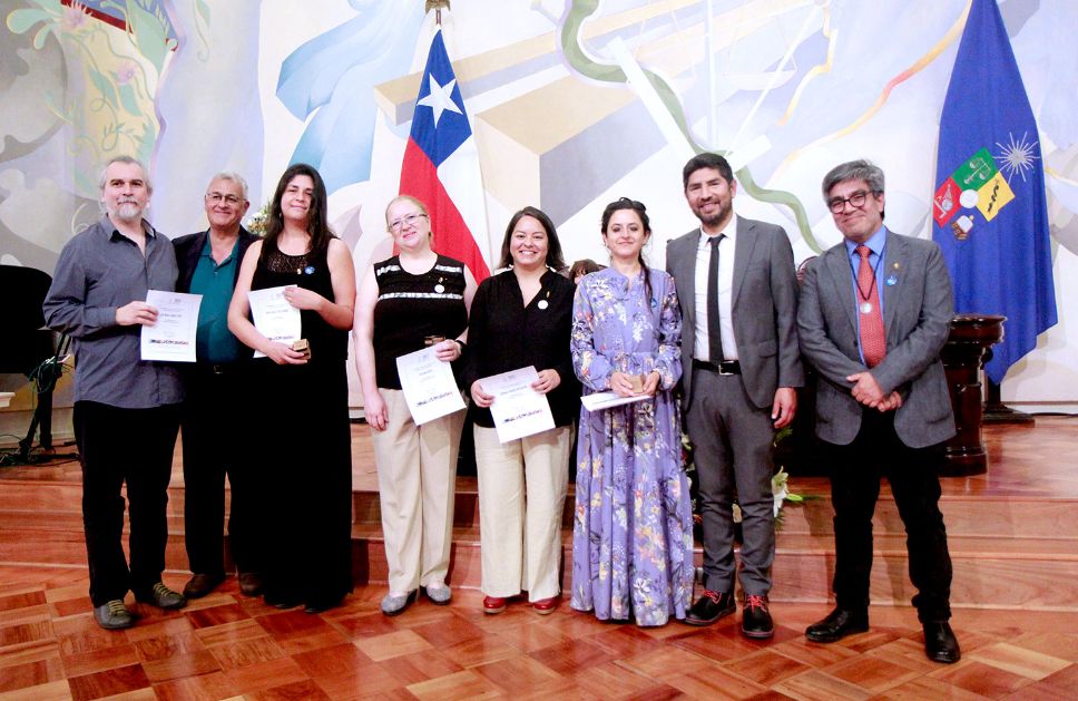 En una ceremonia organizada por la Vicerrectoría de Investigación y Desarrollo, en total, fueron distinguidos 216 integrantes de la comunidad universitaria. 
