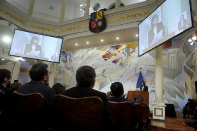 A la ceremonia asistieron autoridades del Ministerio de Educación como el titular de la cartera, Marco Antonio Ávila, y el subsecretario de Educación Superior, Víctor Orellana, además de autoridades universitarias, estudiantes y miembros de la comunidad universitaria.