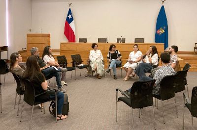 La experta participó en el conversatorio “Compromiso público de las universidades: transformación a través de la organización comunitaria”