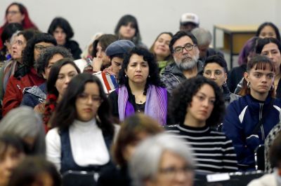 “La muestra Mujeres Públicas se articula desde una reflexión sobre la relación histórica entre la experiencia de ser construidas como mujeres y el concepto de lo público", destaca Alejandra Araya.