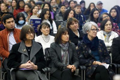 Para la rectora de la Universidad de Chile, Rosa Devés, esta exposición y este libro son memorias, homenajes y reconocimientos, “pero sobre todo son un elemento de empoderamiento, de movilización y de emancipación".