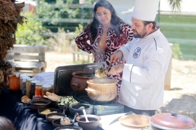 El luche, cochayuyo, y la quinoa fueron algunos de los productos que el público pudo degustar en la actividad del chef Gallardo.