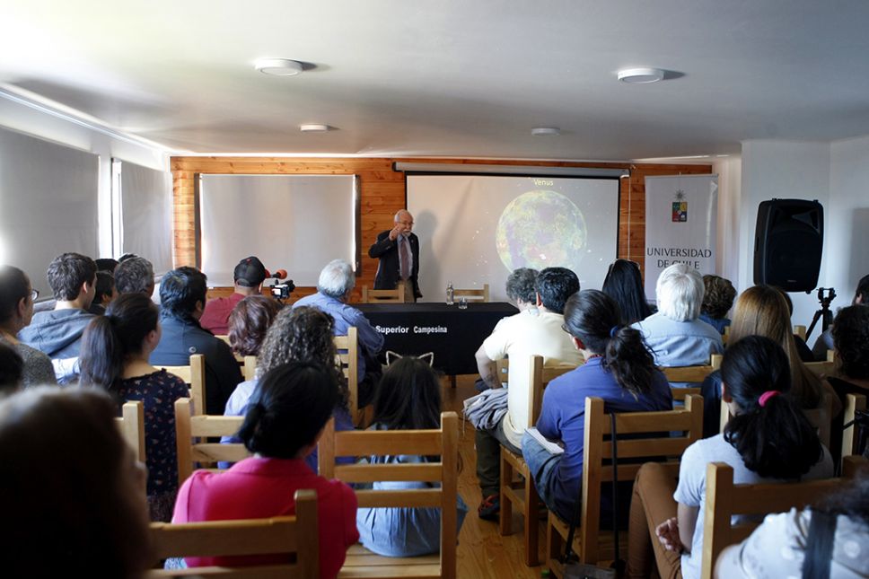 “Este programa permite instalar capacidades en nuestra comunidad académica, que permitirá que nuestras/os estudiantes vivan experiencias aplicadas", agregó la vicerrectora Barba.