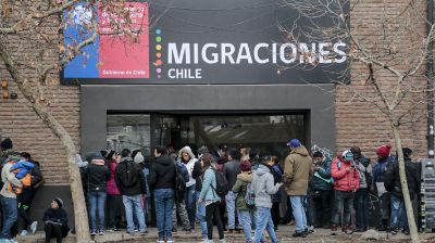 Esta actividad busca establecer diálogos entre distintas disciplinas de las ciencias sociales, las artes y las humanidades, y a la vez provocar encuentros entre científicos/as y artistas, personas migrantes, afrodescendientes, estudiantes, profesionales de la política pública.