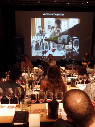 El día jueves 15 de marzo, en la Sala de los Sentidos del Local Vinolia, se realizó la cata de la cosecha 2017.