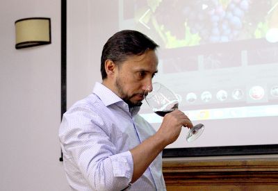 Álvaro Peña, Doctor Ingeniero Agrónomo, Enólogo,académicos de la Facultad de Cienicas Agronómicas de la Universidad 