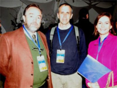 Los Drs. Carlos Muñoz y Ricardo Pertuzé junto a la Dra. Cecilia Chi-Ham, participantes del encuentro.