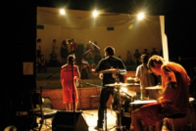 Más de 20 bandas musicales se presentan desde el 4 de abril (hasta el 9 de mayo) en el Centro Cultural Espacio Elefante.