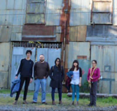 Alumnos del Taller electivo de Prácticas Artísticas en el Espacio Público realizan actividades con estudiantes de la U. Austral de Chile en Valdivia.