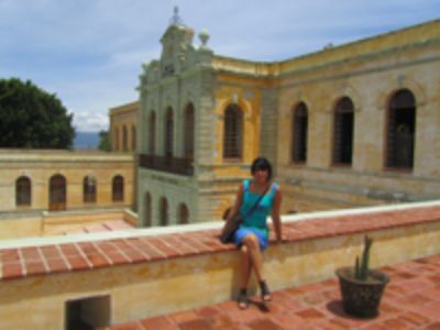 En el Centro de las Artes de San Agustín, en Oaxaca, México, se exhibe la obra de Natalia Urnía, en el marco del Salón Arte Textil Reciclaje. La muestra permanecerá abierta hasta el 28 de julio.