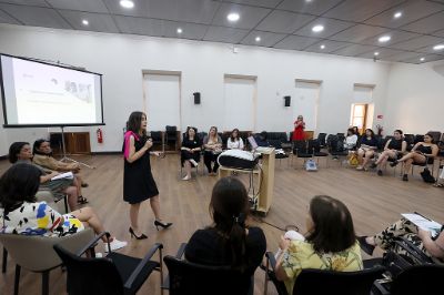 Charla "Crisis de los cuidados y su impacto en el trabajo de las mujeres" junto a Lorena Estivales, Seremi Desarrollo Social y Familiar RM; Patricia Roa, Organización Internacional del Trabajo (OIT); Andrea Sato, Fundación SOL.