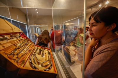 Tradicional ruta patrimonial por la histórica Facultad de Medicina.