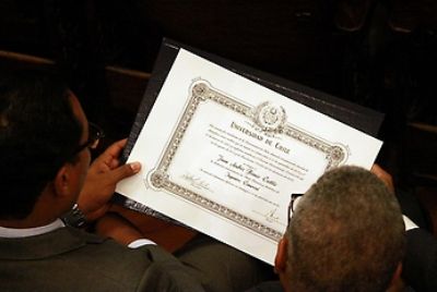 Como parte de la ceremonia oficial de conmemoración de un nuevo aniversario del Golpe de Estado, la U. de Chile entregó 11 nuevos títulos póstumos y simbólicos.