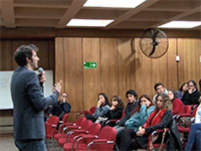 Coloquio internacional "Regulación del miedo: desde la extinción pasiva a la evitación activa", realizado el pasado 09 de abril en el Auditorio Pedro Ortiz de la Facultad de Ciencias Sociales.