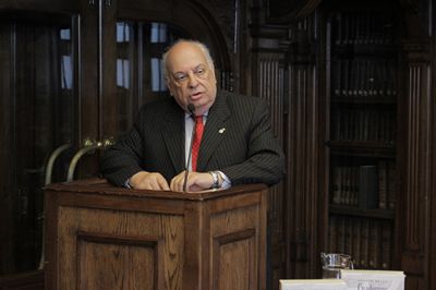 Prof. Alfredo Matus, director de la Academia Chilena de la Lengua.