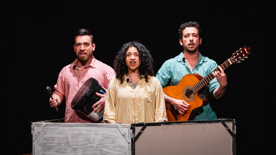 La obra, “El movimiento del colibrí”, fue creada a partir del trabajo transdisciplinar realizado por académicas y académicos de la Universidad de Chile en el marco del estudio del aluvión de Atacama de 2015.