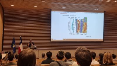 El académico del DGF, Sergio Ruiz, presentó la ponencia, "Terremotos en Latinoamérica (lentos y rápidos" en el workshop “Slow to Fast Earthquakes Workshop in Chile” (Foto: Roger Torres).