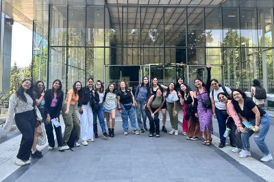 En la actividad organizada por BHP Billiton y Fundación Trascender participaron estudiantes de Geología, Ingeniería Civil en Minas y Geofísica de la Facultad de Ciencias Físicas y Matemáticas de la Universidad de Chile.