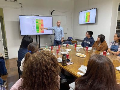 El académico e investigador del IEI también entregó claves que podrían proyectar el resultado del próximo 19 de noviembre.