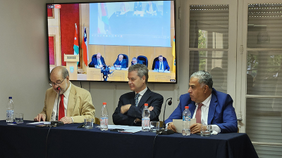 Profesor Carlos Portales, junto al Embajador Juan Eduardo Eguiguren y al Embajador de Jordania en Chile, Mohammad Al Shabbar.