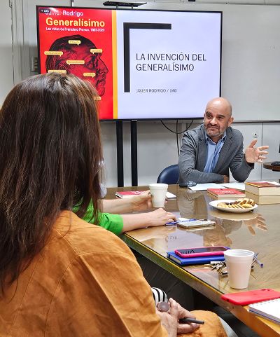 Javier Rodrigo expuso ante alumnos y académicos del IEI la imagen construida en torno a la figura de Francisco Franco.