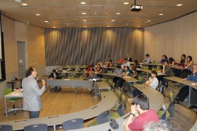 Las clases se realizarán todos los miércoles desde el 9 de octubre al 27 de noviembre de 18:30 a 20:30 hrs en la Facultad de Ciencias Físicas y Matemáticas de la Universidad de Chile.