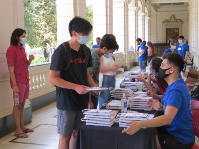 El recibimiento estuvo a cargo de estudiantes de años avanzados.