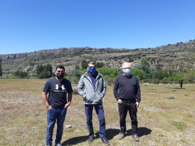 En Centro de Investigación Cerro Castillo: Matías Troncoso, administrador del centro, Ricardo Alcafuz (DMC) y Edgardo Santibáñez (PRS).