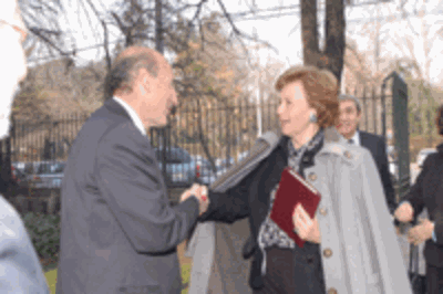 El Decano de la Facultad de Ciencias Físicas y Matemáticas, Francisco Brieva, junto a la Ministra, Mónica Jimenez.