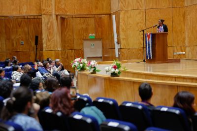 "Los jóvenes son el relevo más importante de cualquier sociedad. A las futuras generaciones les digo que se preparen, que se formen, participen; que lo que hagan, lo hagan desde el corazón", indicó Romero.