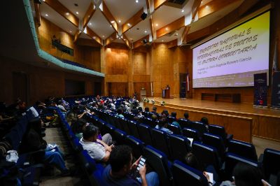 "Todos querían que la cultura fuera el ente fundamental para esos cambios y empezamos a trabajar con la cultura en el propio barrio", señaló.