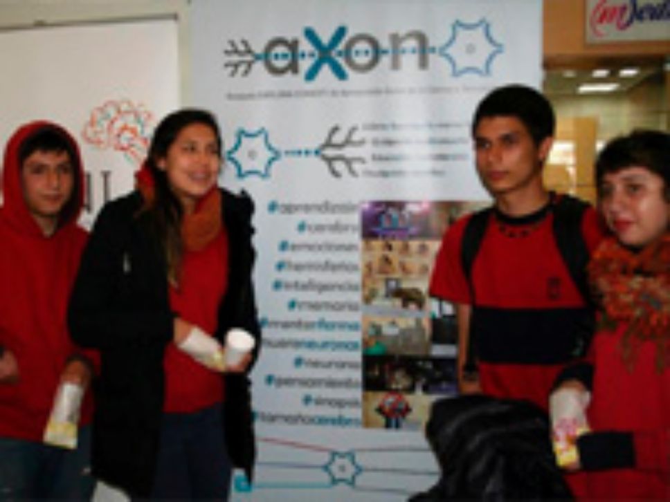 Estudiantes del Liceo Manuel de Salas en la presentación de Axón