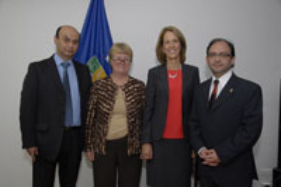 Doctores Sergio Bozzo, Carol Pfeiffer, Lynn Kosowicz e Iván Solís
