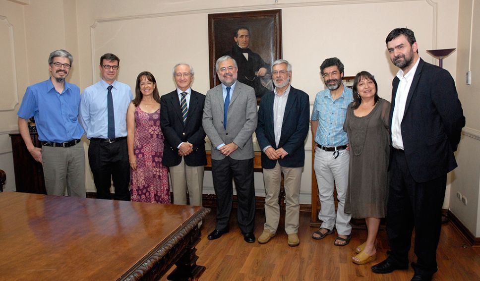 Doctores Eduardo Tobar, Klaus Püschel, María Elena Santolaya, Luis Ibáñez, Manuel Kukuljan, Federico Venegas, Yuri Carvajal, Andrea Mena y Marco Balkenhol 
