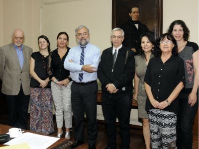 Integran esta iniciativa: dr. Ramón Florenzano, prof. Marcela Correa, prof. Soledad Reyes, dr. Manuel Kukuljan, dr. Rodrigo Vásquez, prof. Olivia Horno, Ana Ma. Oyarce y Marinella Mazzei.