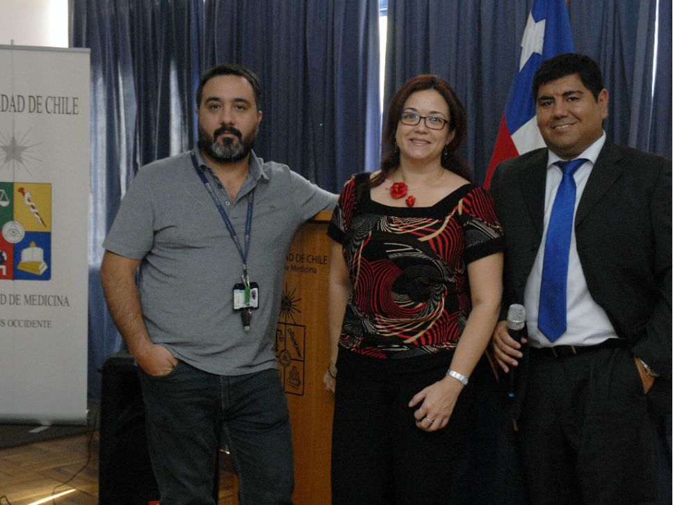 Doctores Ulises González, Loreto Acuña y César Cortés, de la Unidad de Medicina de Urgencias del Hospital Clínico Universidad de Chile