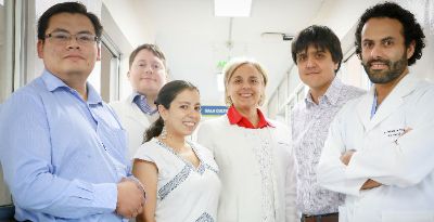 Los doctores Gonzalo Farías y Luis Toro junto a la coordinadora del CICA, Daniela Ponce de la Vega y su directora, doctora María Isabel Behrens, así como los doctores Felipe Salech y Antonello Penna. 