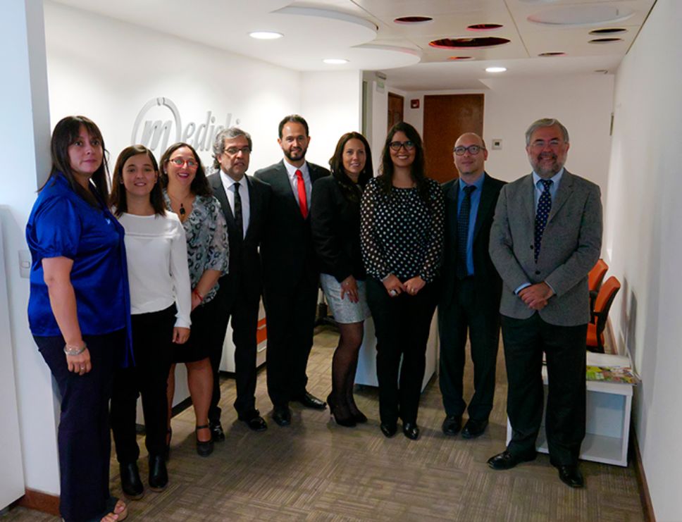 Paulina Mannarelli, Ivannia Bobadilla, Elizabeth Tobar, Jaime Muñoz, Cristián Recabal, Patricia Farías, Galo Jara y el decano, Dr. Manuel Kukuljan
