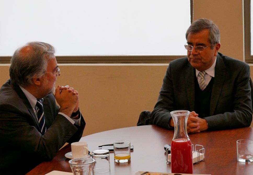 Dr. Manuel Kukuljan, decano de la Facultad de Medicina y profesor Alvaro Rojas, rector de la Universidad de Talca, coincidieron en la necesidad de articular iniciativas de beneficio común 