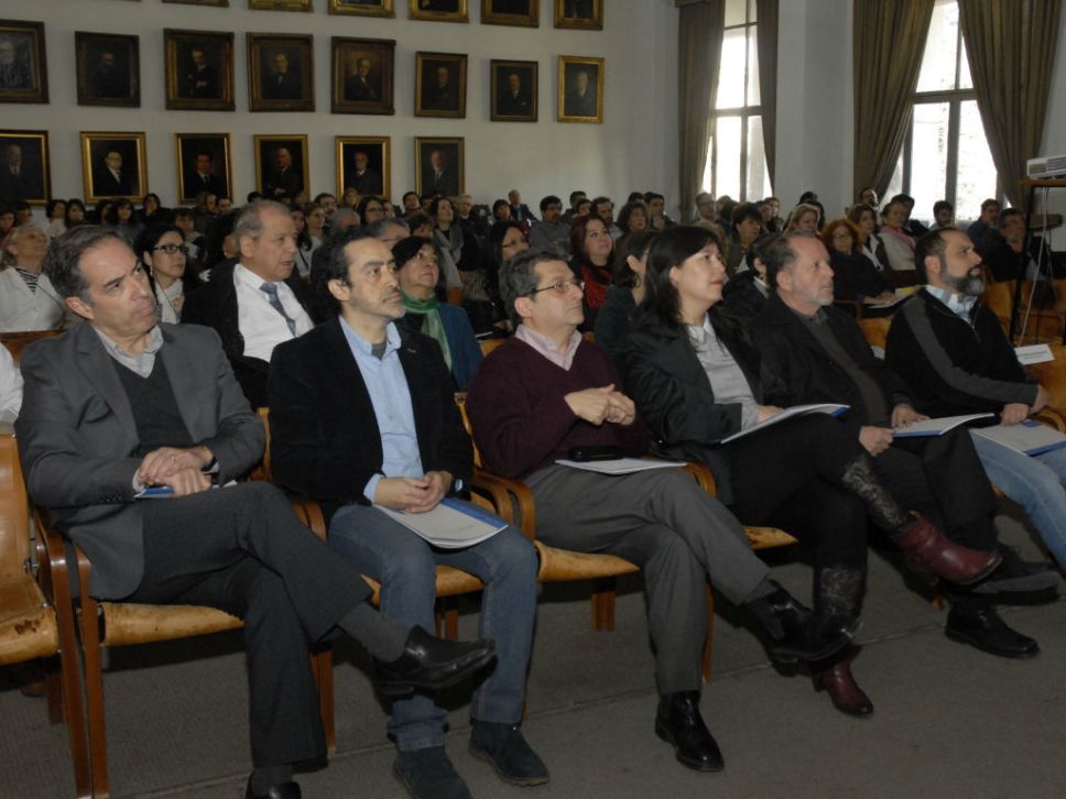 Doctor Miguel O'Ryan, prof. Hernán Aguilera, doctor Rubén Alvarado, prof. Olga Toro, doctor Omar Orellana y doctor Rómulo Fuentes, integrantes del equipo directivo de la Facultad de Medicina