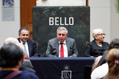 Rector Ennio Vivaldi, el prorrector Rafael Epstein, y la directora del Comité Operativo de Acreditación Institucional (COAI), Gloria Riquelme