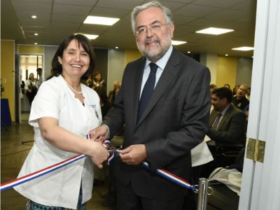 La doctora Thelma Suau y el doctor Manuel Kukuljan inauguraron las nuevas dependencias del Departamento de Pediatría Sur.