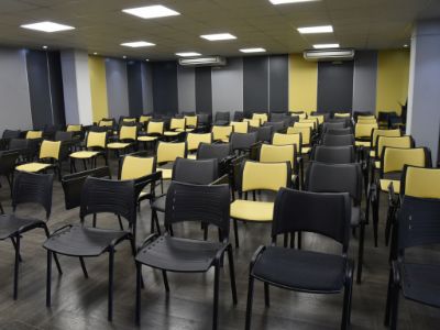 El nuevo auditorio tiene capacidad para 100 personas. 