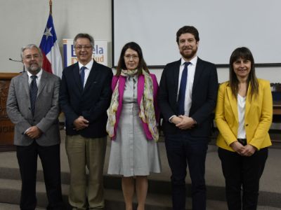 Dres. Manuel Kukuljan. Óscar Arteaga, Patricia Frenz; Cristián Herrera, subsecretario (s) de Salud Pública y dra. Verónica Iglesias, subdirectora de la ESP. 