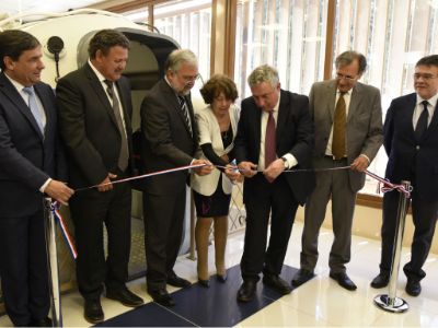 Alcalde Luis Mella, Carlos Osorio, doctor Manuel Kukuljan, prof. Gabriela Muñoz, doctor Ennio Vivaldi, doctor Osvaldo Salgado y alcalde Luis Sanhueza. 