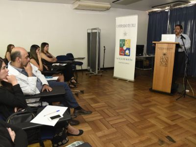 El doctor Adalberto Amaya durante su presentación. 