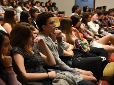 Más de 600 estudiantes componen la generación 2018 de nuevos estudiantes de la Facultad de Medicina. 