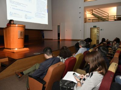 La profesora Binfa revisó avances asistenciales y académicos de esta disciplina