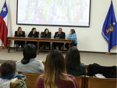 Helga Balich junto a los profesores Sandra Valenzuela, Silvana Castillo, Cristóbal Ching y Patricia Grau 